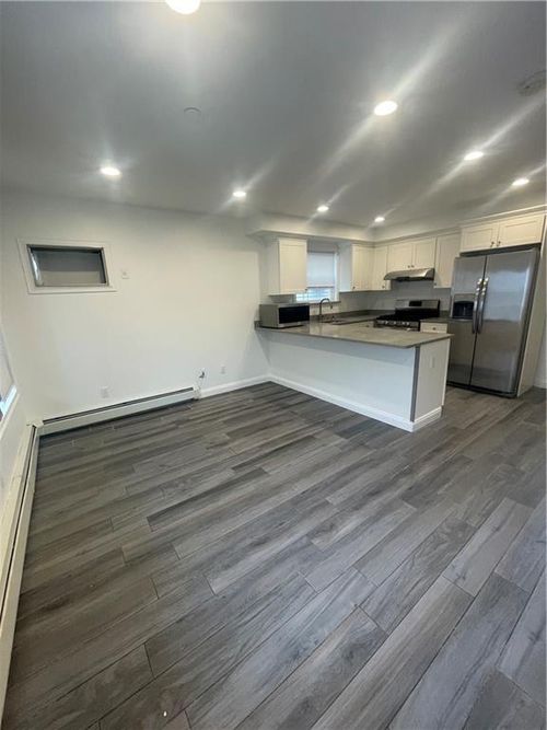 1-9204 Rockaway Fwy, Rockaway Beach, NY, 11693-1839 | Card Image