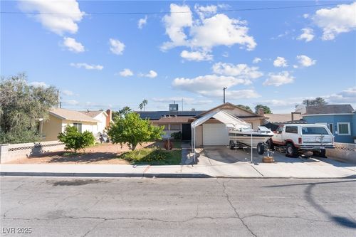 2105 El Greco St, Las Vegas, NV, 89102-3818 | Card Image