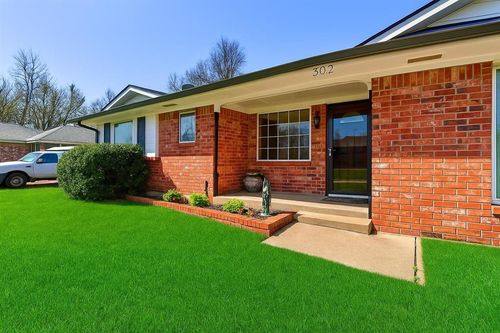 302 Tanglewood Dr, Yukon, OK, 73099-2044 | Card Image