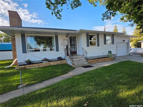 303 13th Avenue Ne, Swift Current, SK, S9H2V9 | Card Image