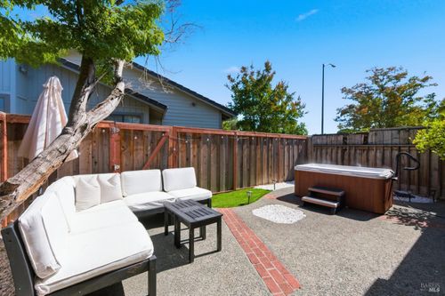750 William Ct, Napa, CA, 94558-3071 | Card Image