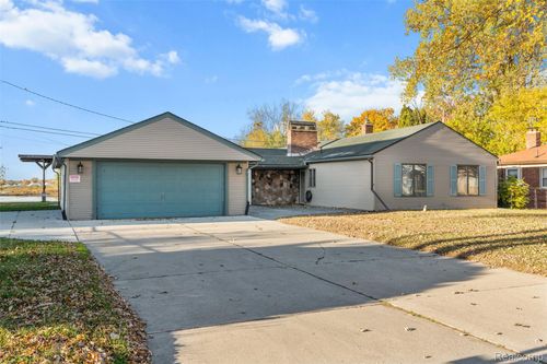 27972 Moran St, Harrison Township, MI, 48045-2933 | Card Image