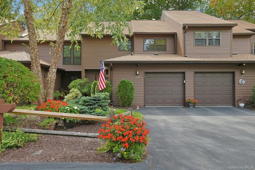 172 Woods Brooke Cir, Ossining, NY, 10562-2094 | Card Image