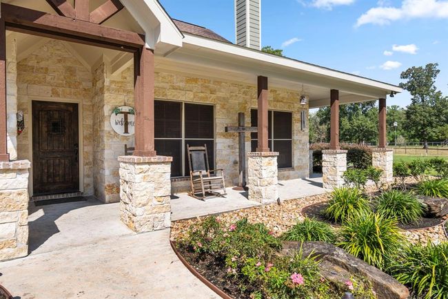 20585 Highway 146 N, Home with 3 bedrooms, 3 bathrooms and 3 parking in Liberty TX | Image 5