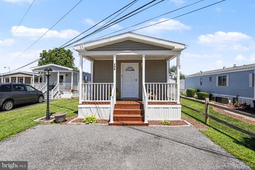 208 Tina Lane, NEW HOLLAND, PA, 17557 | Card Image