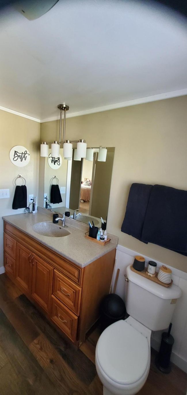 main floor bath | Image 9