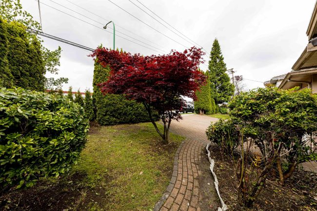 6828 Gilley Avenue, Home with 4 bedrooms, 3 bathrooms and 2 parking in Burnaby BC | Image 36