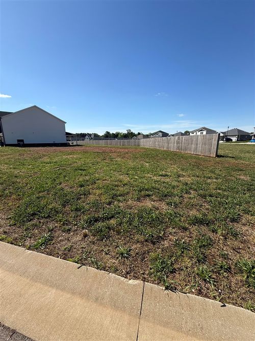 588 Yulan Circle, Bowling Green, KY, 42104 | Card Image