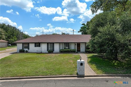 1109 Knotty Oaks Dr, Woodway, TX, 76712-2317 | Card Image