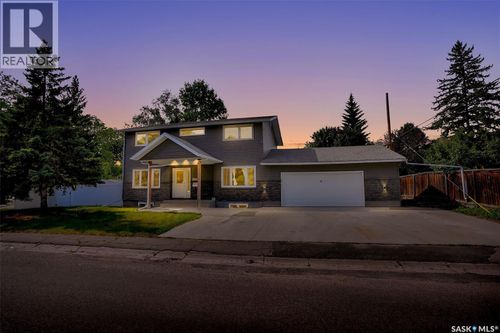 1724 Grant Dr, Regina, SK, S4S4V4 | Card Image