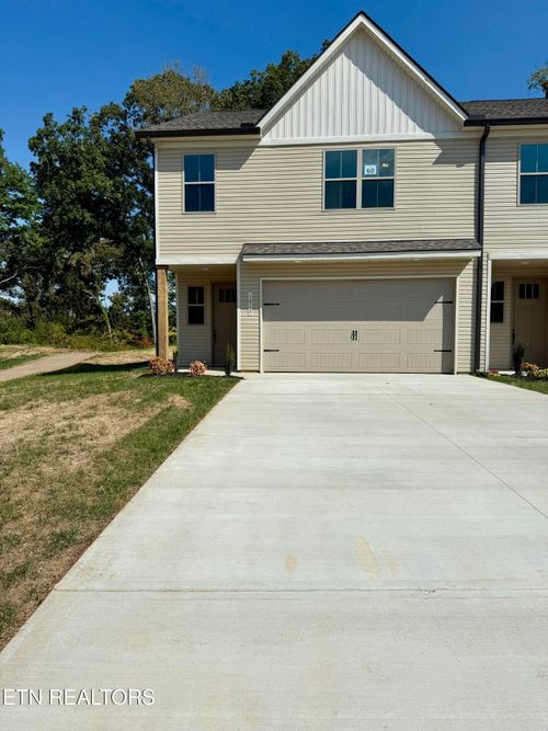 1818 Bennett Village Dr, Maryville, TN, 37804 | Card Image