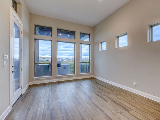 Enjoy the green space from your dining area | Image 11