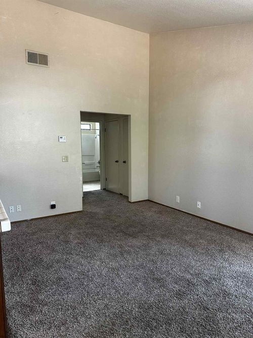 3040 Bell St, Sacramento, CA, 95821-1617 | Card Image