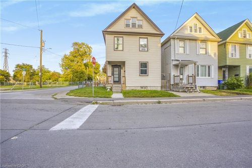 130 Stirton St, Hamilton, ON, L8L6G2 | Card Image