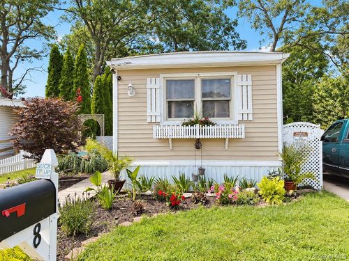 8 Buttercup Dr, Bohemia, NY, 11716-4006 | Card Image