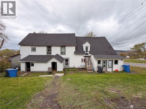 122 Renfrew St, Dalhousie, NB, E8C2J7 | Card Image