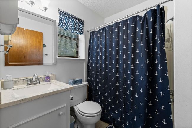 31 N Lakeview Dr, House other with 4 bedrooms, 2 bathrooms and 2 parking in Pointblank TX | Image 16
