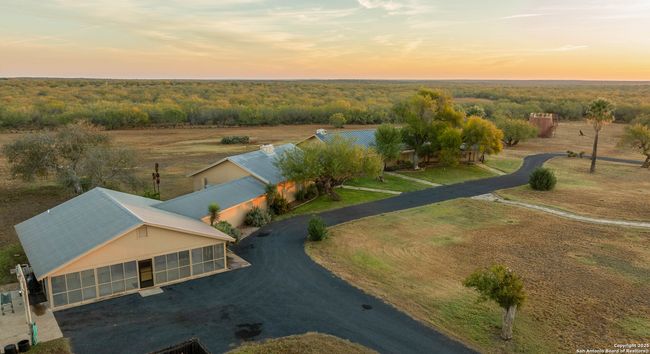 9239 Fm 133, Home with 7 bedrooms, 7 bathrooms and null parking in Cotulla TX | Image 48