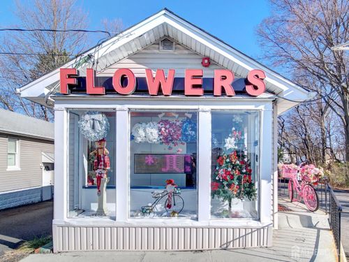 592 State Route 18, East Brunswick, NJ, 08816-3717 | Card Image