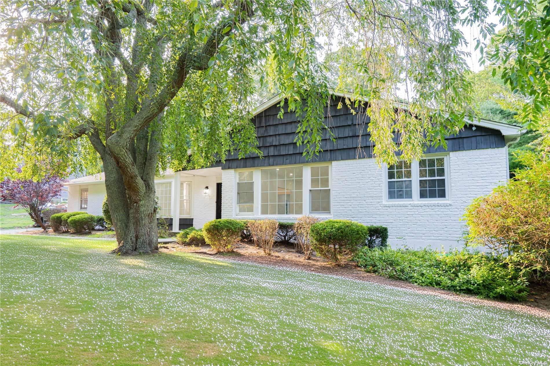 Sarah Dr, Dix Hills, NY 11746