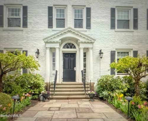 305-33 Maplewood Ave, Pittsfield, MA, 01201-4716 | Card Image