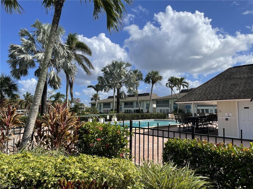 Residential in NAPLES 3