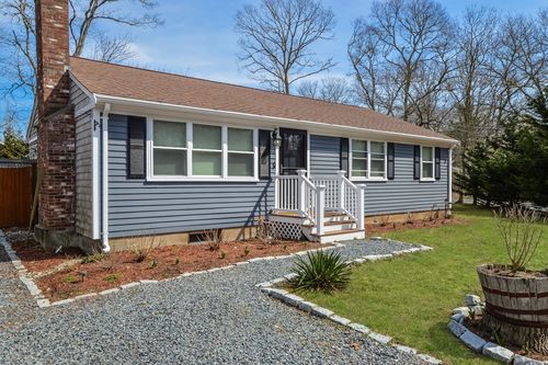 48 Kennedy Cir, Hyannis, MA, 02601-3530 | Card Image