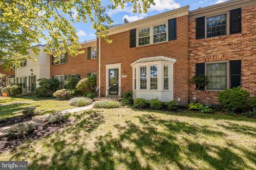 8413 Forrester Blvd, SPRINGFIELD, VA, 22152-1705 | Card Image