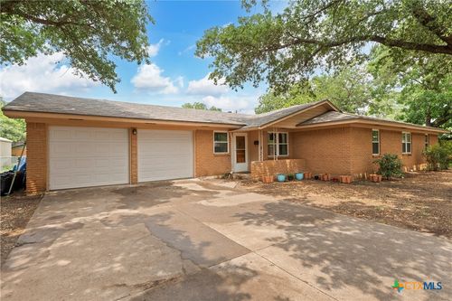 1305 W 3 A St, McGregor, TX, 76657-1407 | Card Image