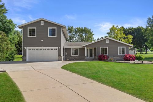 9323205 River Oaks Dr, Big Bend, WI, 53103-9739 | Card Image