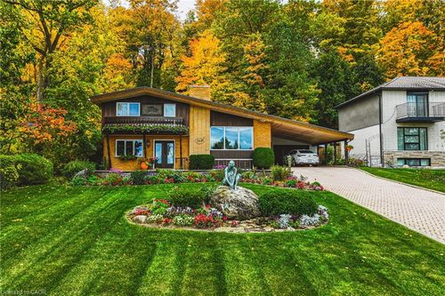 36 Maple Dr, Stoney Creek, ON, L8G3C2 | Card Image