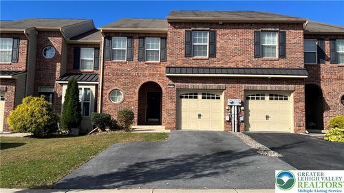 251 Milkweed Dr, ALLENTOWN, PA, 18104-8211 | Card Image