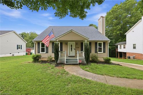 5536 Moravian Heights Ln, Clemmons, NC, 27012-8382 | Card Image