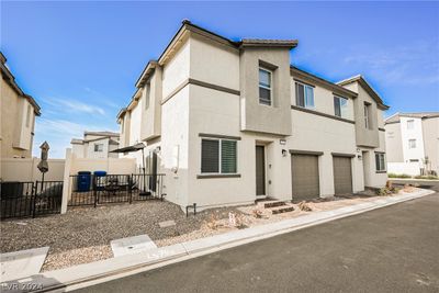 2733 Champagne Gold Avenue, Townhouse with 2 bedrooms, 2 bathrooms and null parking in North Las Vegas NV | Image 2