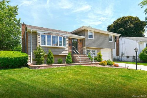 2885 Gerald Ct, N Bellmore, NY, 11710-2907 | Card Image