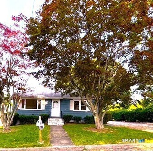 35 Pine St, Waterford, CT, 06385-2409 | Card Image