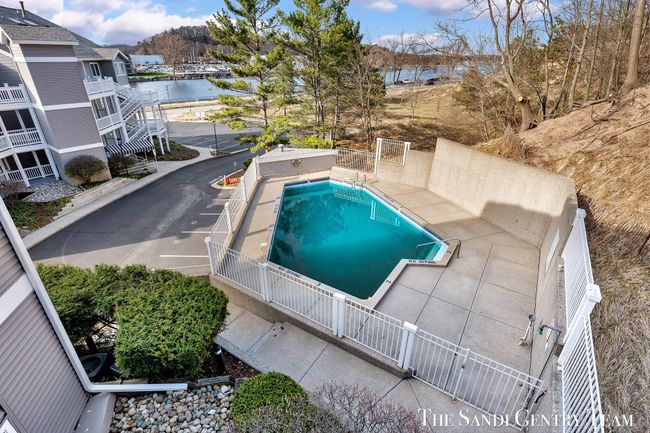 UNIT-21 - 810 S Harbor Dr, Condo with 3 bedrooms, 3 bathrooms and null parking in Grand Haven MI | Image 8