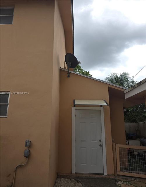 2b-250 Nw 63rd Ct, Miami, FL, 33126-4541 | Card Image