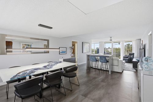 408-3850 Oaks Clubhouse Dr, Pompano Beach, FL, 33069-3668 | Card Image