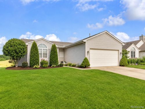 731 Berkshire Dr, Saline, MI, 48176-1090 | Card Image
