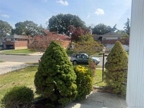 318 Southwood Cir, Syosset, NY, 11791-5714 | Card Image