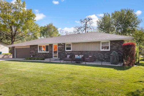 9825 Debbie Ln, Machesney Park, IL, 61115-1528 | Card Image