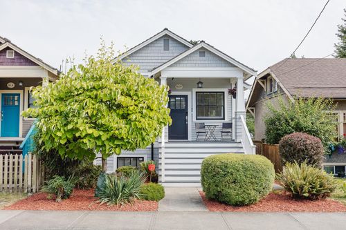 820 Edinburgh St, New Westminster, BC, V3M2V3 | Card Image