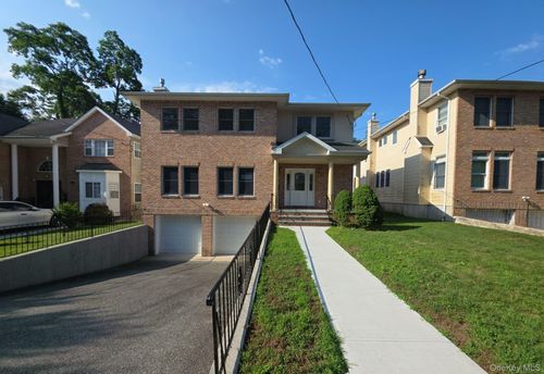 86 George St, Roslyn Heights, NY, 11577-1702 | Card Image
