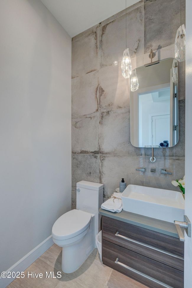 Half Bathroom | Image 31