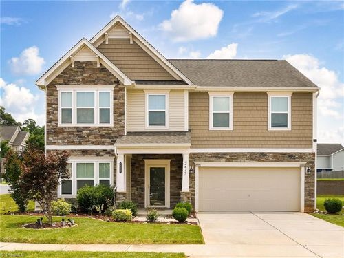 2425 Dog Leg Dr, Winston Salem, NC, 27103-5520 | Card Image