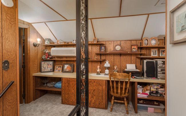 Upstairs Desk Area | Image 23