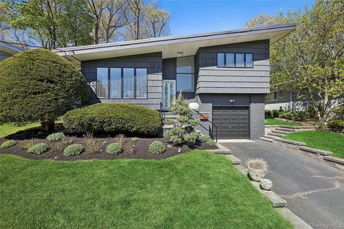 148 Cow Neck Rd, Port Washington, NY, 11050-1117 | Card Image