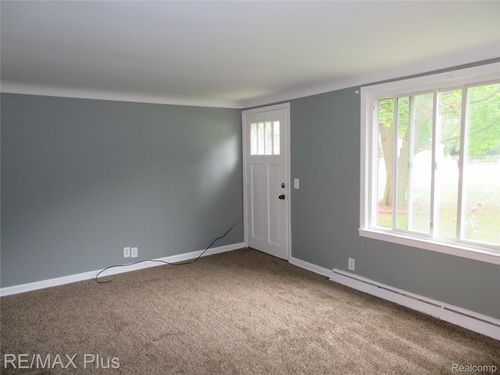 4160 Risedorph St, Burton, MI, 48509-1042 | Card Image