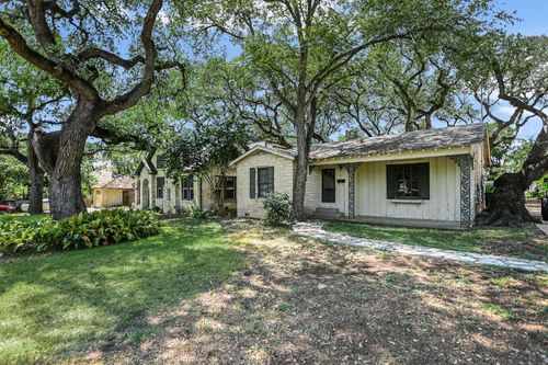 1607 Linscomb Ave, Austin, TX, 78704-1438 | Card Image